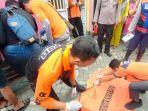 saat-anggota-bpbd-kota-surabaya-mengevakuasi-temuan-mayat-bayi-perempuan.jpg