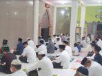 salat-maghrib-dan-isya-berjamaah-di-masjid-syuhada-kelurahan-kanigoro-kamis.jpg