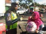 satlantas-polres-sampang-saat-menggelar-operasi-patuh-semeru-2020.jpg