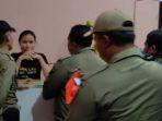 satpol-pp-kota-kediri-menutup-panti-pijat-ilegal-di-ruko-kelurahan-tosaren.jpg
