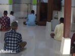 sejumlah-jamaah-islam-aboge-alif-rabo-wage-melaksanakan-sholat-idul-fitri.jpg