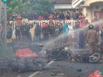 sejumlah-motor-dibakar-saat-terjadi-bentrokan.jpg