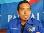 sekretaris-dpc-demokrat-sumenep-indra-wahyudi-memberikan-keterangan-soal-isu-kudeta-partai.jpg