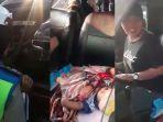 seorang-ibu-yang-membawa-anaknya-saat-narik-angkot.jpg