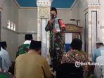 serma-hidayat-saat-menyampaikan-khotbah-di-masjid-baiturrahman-pamekasan.jpg