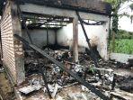 sisa-toko-kelontong-yang-terbakar.jpg