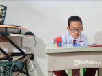 siswa-sd-di-pamekasan-madura-yang-melakukan-pembelajaran-daring.jpg