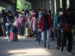 situasi-h-7-lebaran-stasiun-gubeng.jpg