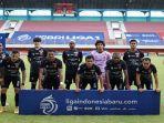 skuat-madura-united-saat-laga-kontra-persela-lamongan.jpg