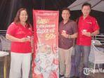 spg-smartfren-saat-promosi-kartu-di-aula-salah-satu-hotel-di-pamekasan-rabu-272019.jpg