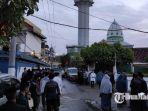 suasana-di-sekitar-rumah-duka-kh-abdullah-syukri-zarkasyi.jpg
