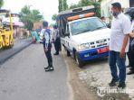 suasana-jalan-raya-di-pamekasan-madura-yang-sedang-diperbaiki-jumat-1862021.jpg
