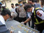 suasana-saat-anggota-polres-sampang-menjalankan-tes-urine.jpg