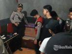 suasana-saat-jajaran-polres-pamekasan-melakukan-razia-ke-sejumlah-hotel.jpg