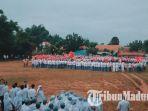 suasana-saat-siswa-man-2-pamekasan-melepaskan-balon-di-lapangan-man-2-pamekasan-selasa-942019.jpg