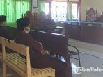 suasana-sidang-lanjutan-dugaan-pengancaman-kades-longos-sumenep.jpg