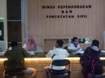 Libur Sekolah dan Santri, Warga di Pamekasan Ramai-ramai Buat KTP, Kini Membuat KTP Cukup Mudah