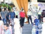 tamu-undangan-resepsi-pernikahan-di-bangkalan-yang-dibubarkan-polisi-karena-wabah-virus-corona.jpg