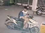 tangkapan-layar-rekaman-cctv-aksi-pencurian-motor1.jpg