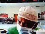 terdakwa-juwi-saat-jalani-sidang-di-pengadilan-negeri-surabaya.jpg