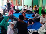 tim-rukyah-berusaha-sembuhan-kesurupan-massal-yang-menimpa-puluhan-siswa-smpn-1-perak-jombang.jpg