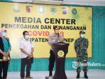 tim-satgas-covid-19-dalam-jumpa-pers-di-media-center-covid-19-sumenep.jpg