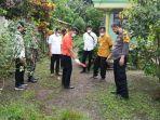 tkp-kasus-tragedi-berdarah-di-kediri-satu-pelaku-diduga-habisi-4-orang-dan-lukai-6-orang-lainnya.jpg