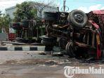 truk-trailer-nissan-diesel-terguling-di-jalan-raya-by-pass-krian-km-34-sidoarjo.jpg