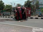 truk-trailer-nissan-diesel-terguling.jpg