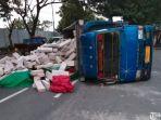 truk-yang-terguling-di-depan-pintu-masukspbu.jpg
