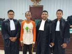 tukang-becak-cabut-pisang-dibawa-ke-pengadilan-di-pamekasan.jpg