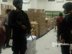 vaksin-covid-19-tiba-di-kantor-dinas-kesehatan-bangkalan.jpg