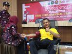 waka-polres-pamekasan-kompol-moh-asrori-khadafi-saat-melakukan-donor-darah.jpg