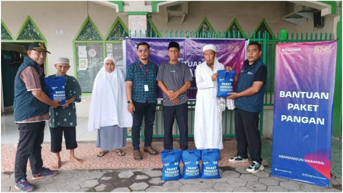 PENJAGA SYIAR - Pengelola masjid menerima bantuan Paket Pangan Penjaga Syiar Islam dari Bosowa Peduli dan Barakah Niaga Semen (BNS) di Makassar, Senin, 6 Oktober 2025. Program Paket Pangan Panjaga Syiar Islam wujud perhatian terhadap imam dan marbot masjid yang selama ini menjadi garda terdepan dalam menjaga dan memakmurkan masjid sebagai tempat yang menjadi pusat kegiatan spiritual dan sosial umat.