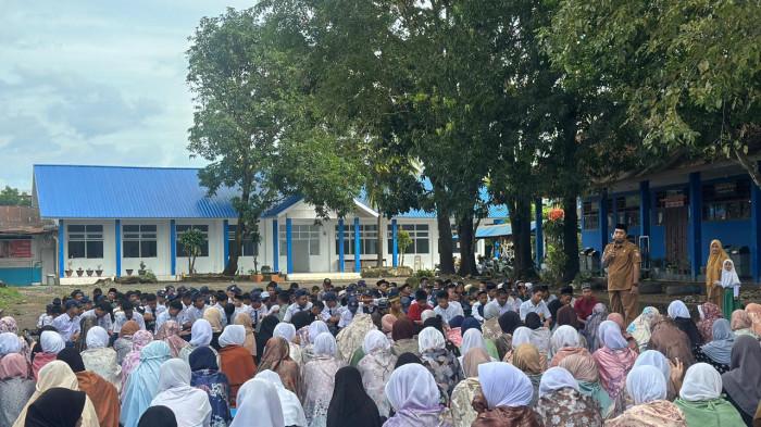 RAMADHAN GERCEP - Siswa-siswi berkumpul di halaman SMP Negeri 11 Makassar,  Jalan Kapasa Baru, Kecamatan Tamalanrea, Makassar, 13 Maret 2026. Kegiatan yang berlangsung pada 2–13 Maret 2026 mengusung tema “Berdampak Bersama Melalui Gerakan Peduli dan Berbagi juga diisi Ramadhan GERCEP (Generasi Religius dan Berakhlak Mulia, Cerdas Berbagi, Cerdas Peduli) yang berlangsung pada 9–13 Maret 2026.