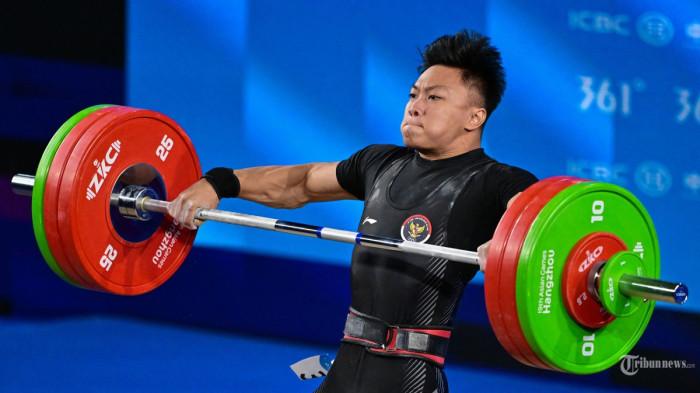 MUTASI ATLET - Atlet Sulsel Rahmat Erwin Abdullah berkompetisi di kelas 73kg putra Asian Games 2022 di Hangzhou, Tiongkok, 3 Oktober 2023. Rahmat Erwin dan Ade Rifky ajukan mutasi ke Jatim. Minim pembinaan di Sulsel jadi alasan, potensi tiga emas PON pun ikut hilang.