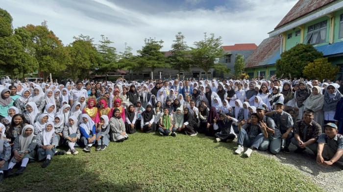 2025-11-19 - Foto bersama di SMAN 1 Luwu Utara 6