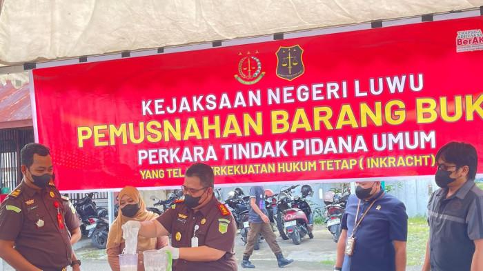 2025-12-16 - Kejari Luwu musnahkan barang bukti perkara