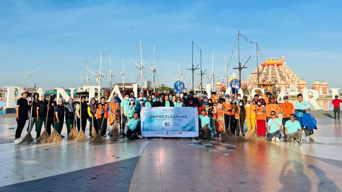 Novotel Makassar dan Ratusan Relawan Kumpul 500 Kg Sampah di Pesisir Pantai Losari