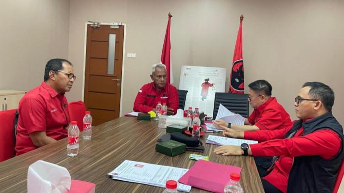 CALON KETUA PDIP- Momen Danny Pomanto ikuti fit and proper test atau uji kelayakan dan kepatutan Sekretariat DPP PDIP, Jakarta, Selasa (7/10/2025). Mantan Wali Kota Makassar itu maju calon Ketua PDIP Sulsel