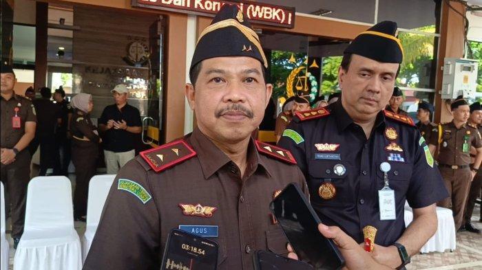 KEJATI DIGANTI– Kajati Sulsel, Agus Salim, menyambangi Kejari Jeneponto, Selasa (22/4/2025). Dalam dokumen nomor Kep IV-1425, yang beredar diterima tribun-timur.com, Senin (13/10/2025), alumnus fakultas Hukum Universitas Hasanuddin digantikan inspektur keuangan II Jaksa Agung Muda Bidang Pengawasan Kejaksaan Agung, Didik Farkhan Alisyahadi.