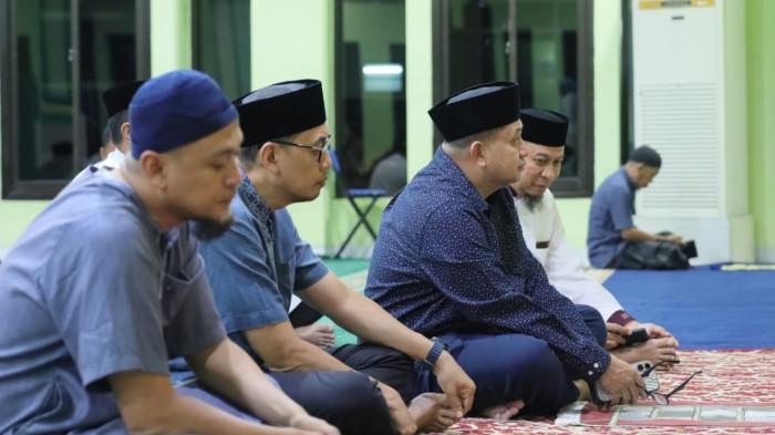 Salat Subuh Berjamaah, Munafri Dorong Optimalisasi Masjid Jadi Ruang Pendidikan dan Kegiatan Sosial