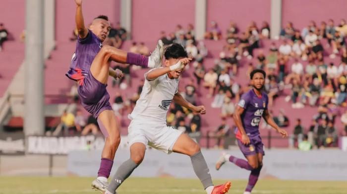 Skor Persik Kediri vs PSM Makassar 0-0 Babak I, Tendangan Kungfu Novri Setiawan Diganjar Kartu Merah