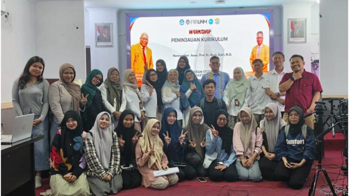 FBS UNM Gagas Kurikulum Lintas Disiplin, Sastra Terhubung Ekologi Budaya dan Digital