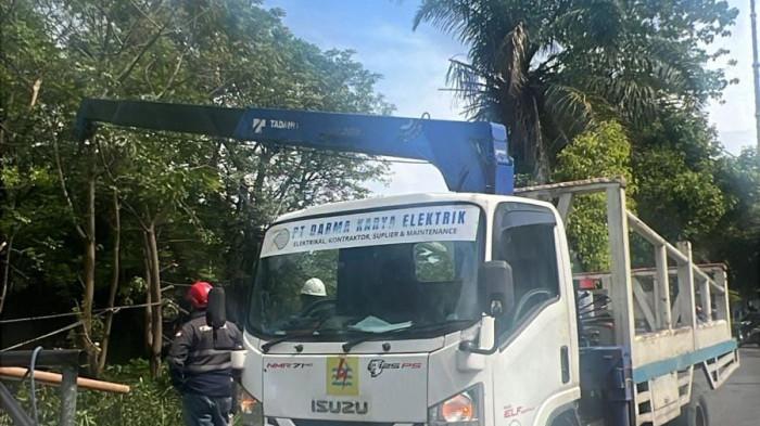 800 Pelanggan Terdampak Tiang Listrik Roboh di Makassar, PLN: 99,8 Persen Pulih