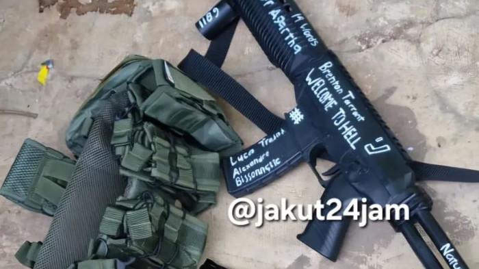 54 Korban Ledakan di Masjid SMAN 72 Jakarta, Ada Tulisan 'Brenton Tarrant. Welcome to Hell'