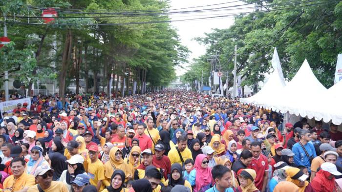 Munafri, Aliyah, Zudan Jalan Sehat Bareng Warga, Rayakan HUT Makassar Penuh Kegembiraan