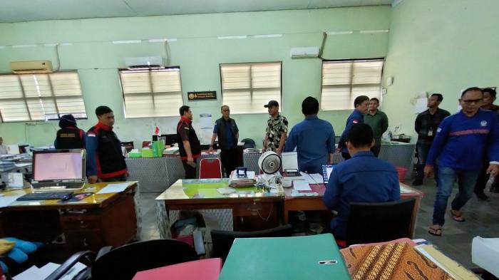 BREAKING NEWS: Kejati Geledah Kantor Dinas Tanaman Pangan Holtikultura dan Perkebunan Sulsel