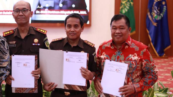 Bupati Daeng Manye Teken MoU Pidana Kerja Sosial di Baruga Asta Cita Rujab Gubernur Sulsel