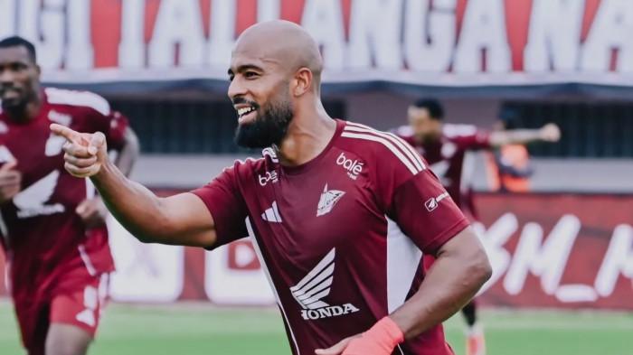 PSM MAKASSAR – Selebrasi penyerang PSM Makassar Alex Tanque usai bobol gawang PSBS Biak di Stadion BJ Habibie, Parepare, Jumat (21/11/2025) sore. PSM Makassar unggul 3-0 atas PSBS Biak di menit 63.